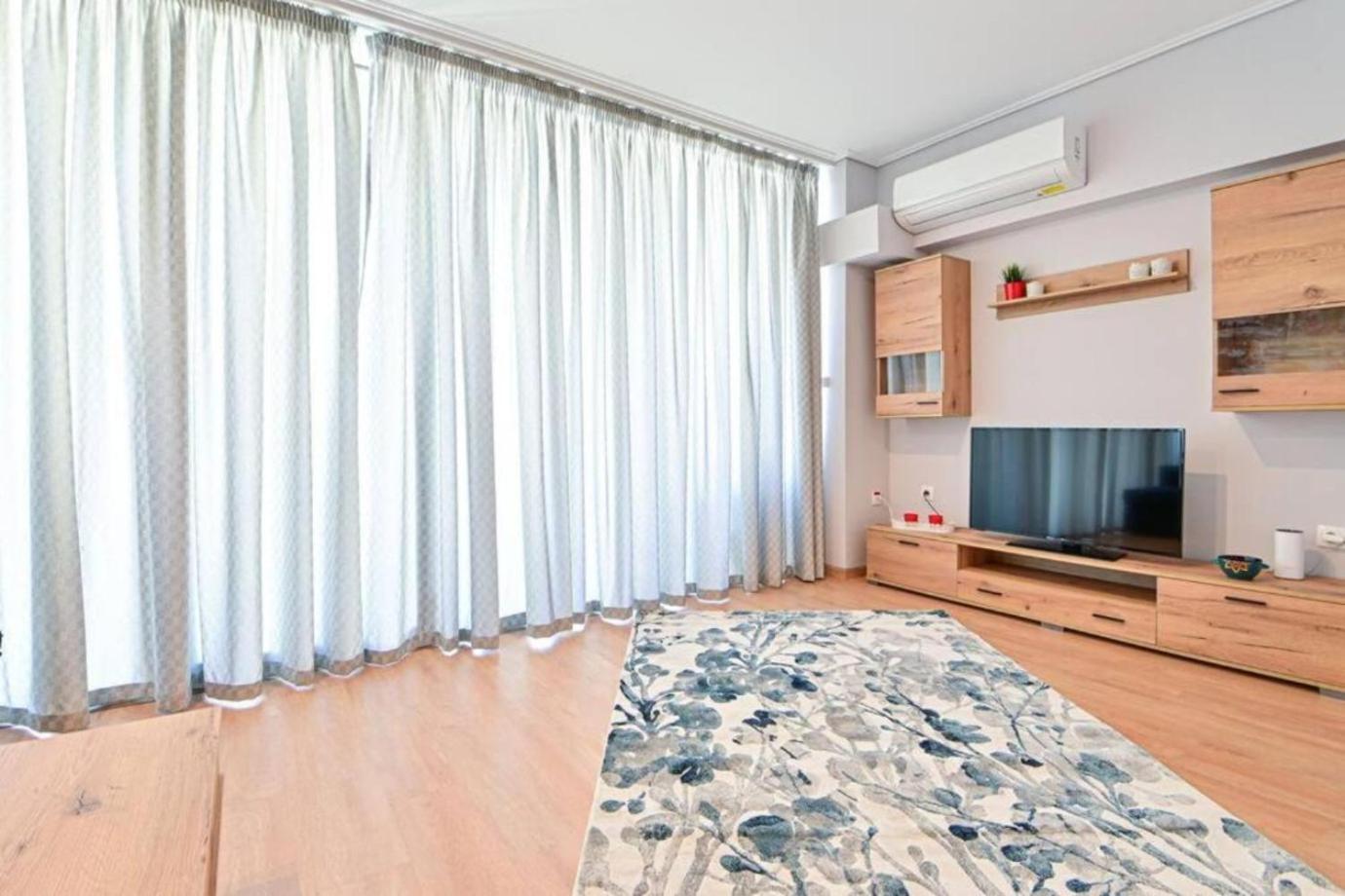 Cozy Apartment Located On Piraeus Port Area- Екстериор снимка
