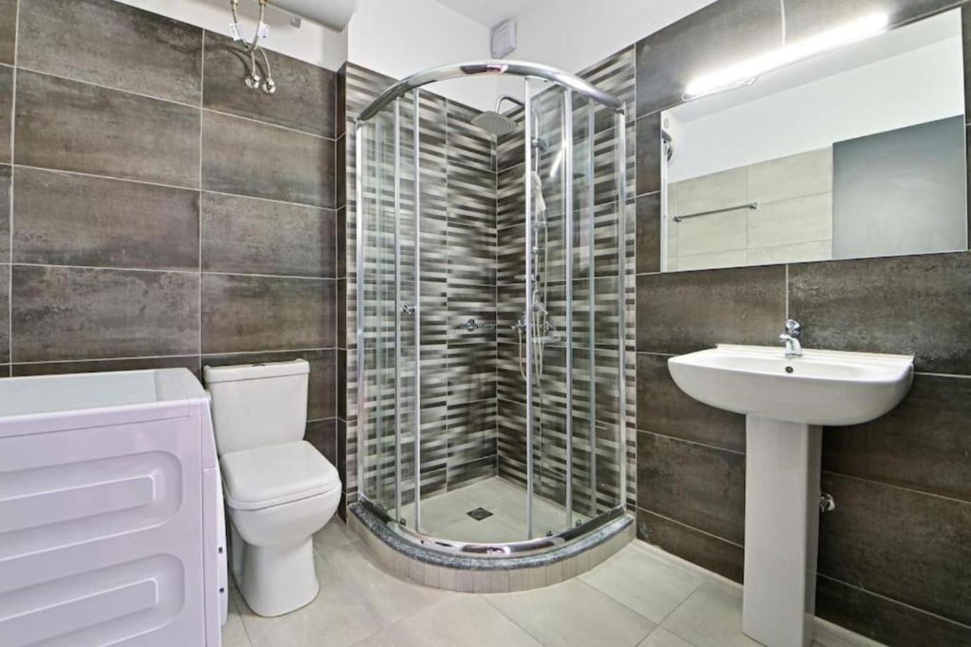 Cozy Apartment Located On Piraeus Port Area- Екстериор снимка