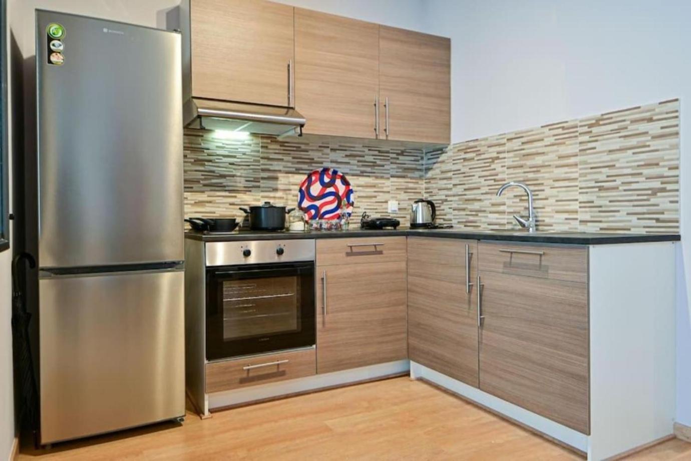 Cozy Apartment Located On Piraeus Port Area- Екстериор снимка