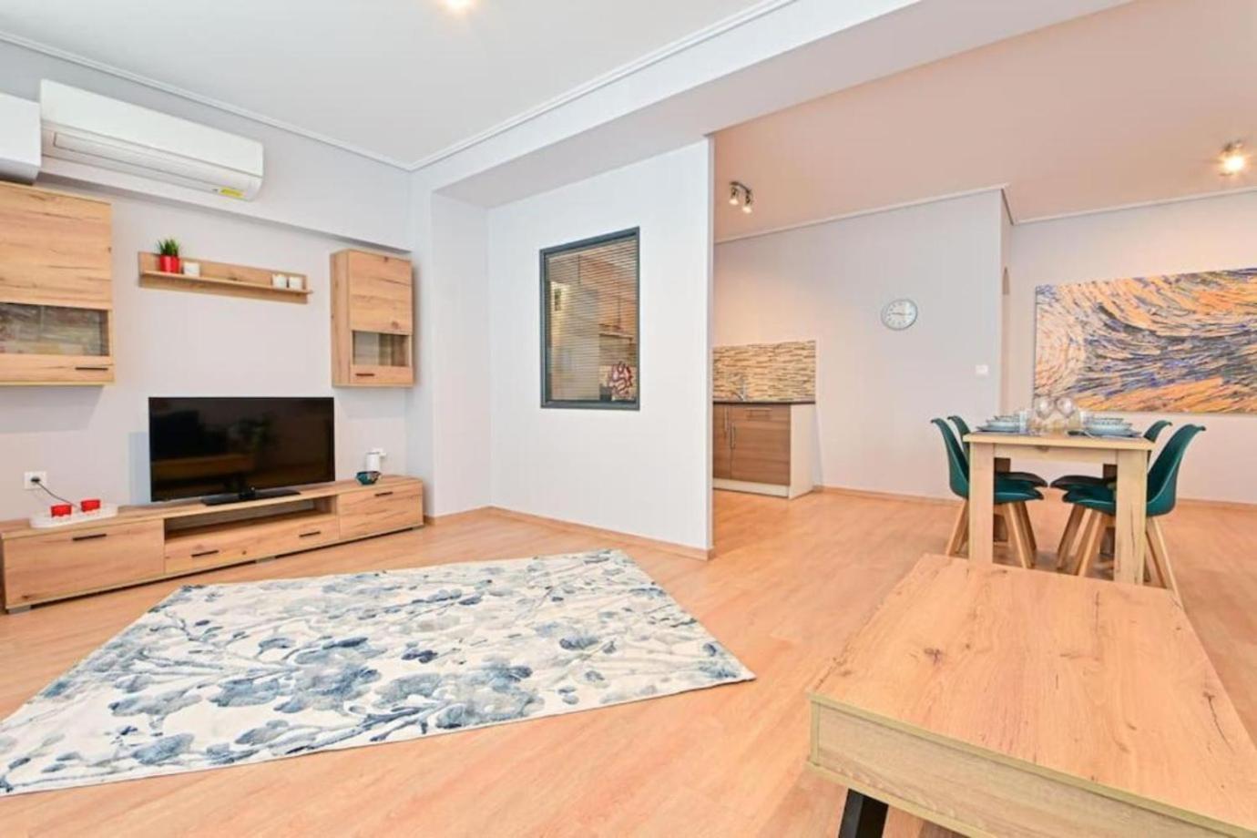 Cozy Apartment Located On Piraeus Port Area- Екстериор снимка
